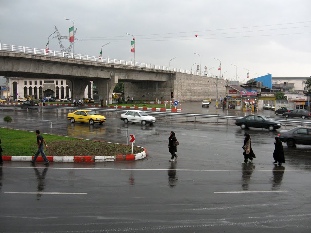 هدر رفت آب در مسیر خیابان جانبازان رشت