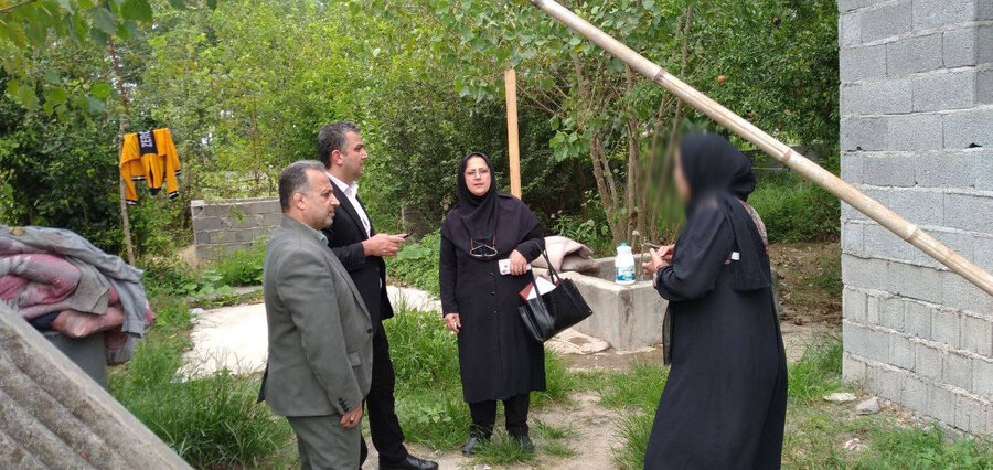 بازدید مدیرکل بهزیستی گیلان از منزل خانواده دارای معلول اوتیسم در بخش لشت نشاء شهرستان رشت
